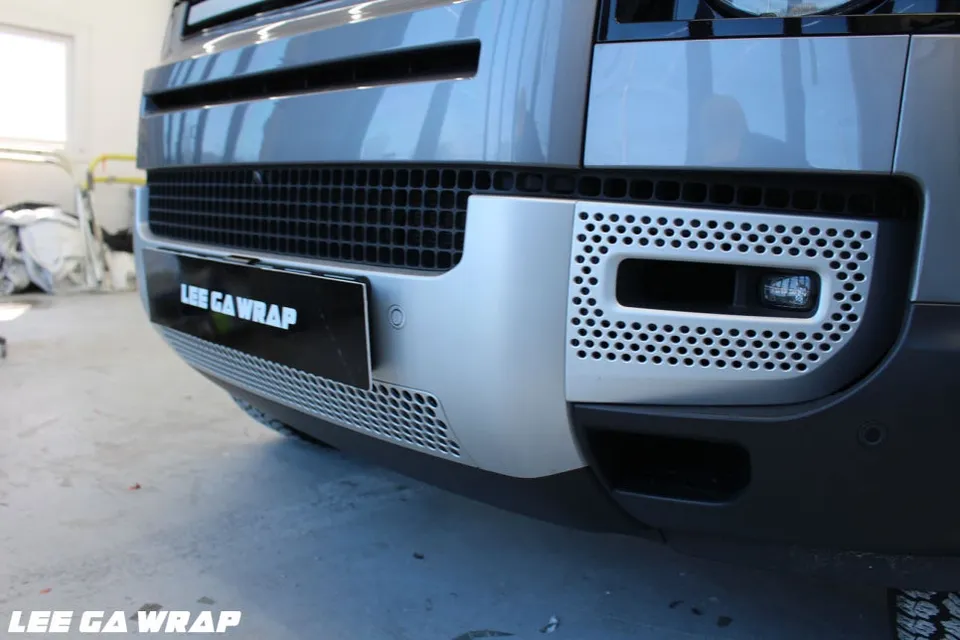 Land Rover Defender vinyl wrap - Land Rover Defender Vinyl Wrap Review: Black Pack & Wheel Paint photo 5