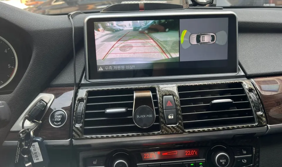 BMW X5のAndroid Auto・CarPlay取付事例 施工写真 3-1