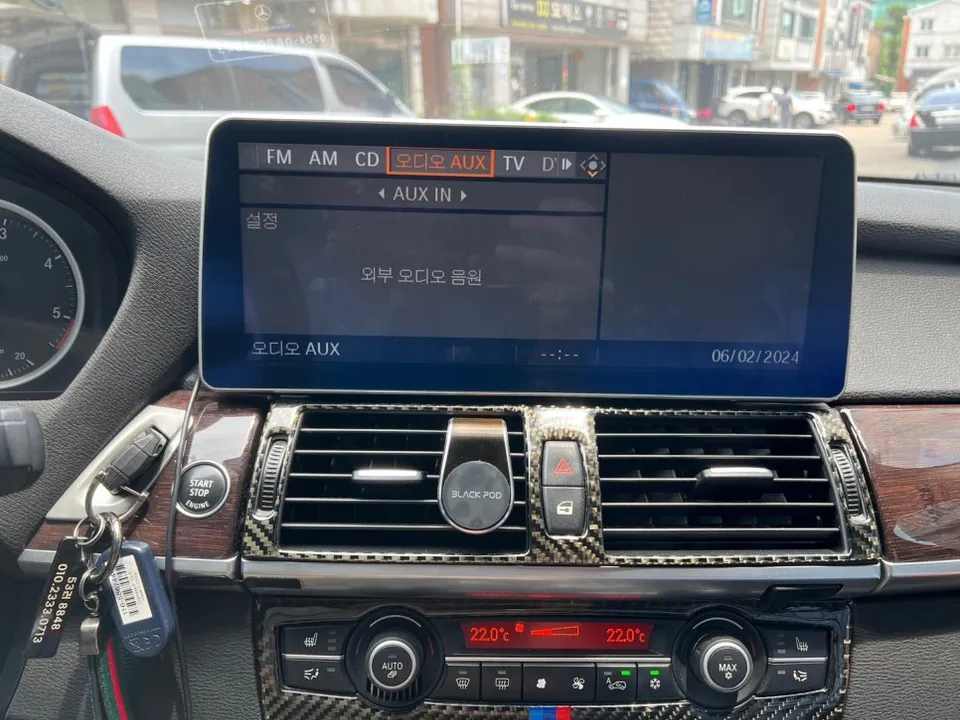 BMW X5のAndroid Auto・CarPlay取付事例 施工写真 4-1
