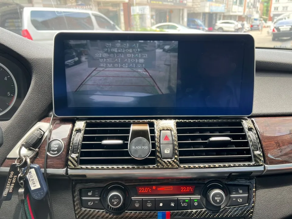 BMW X5のAndroid Auto・CarPlay取付事例 施工写真 1-2