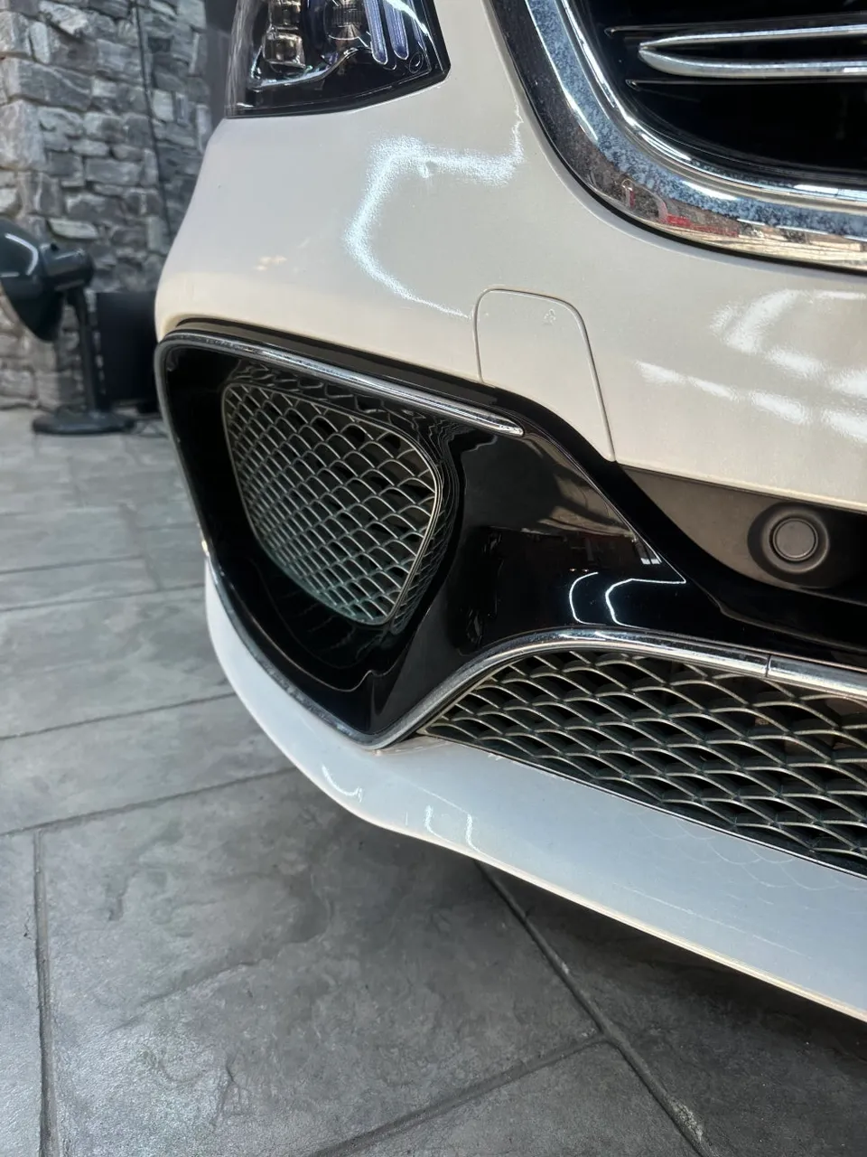 Mercedes-Benz S63 AMG vinyl wrap - Mercedes-Benz S63 AMG Vinyl Wrap Review — Chalk Gray Transformati photo 3
