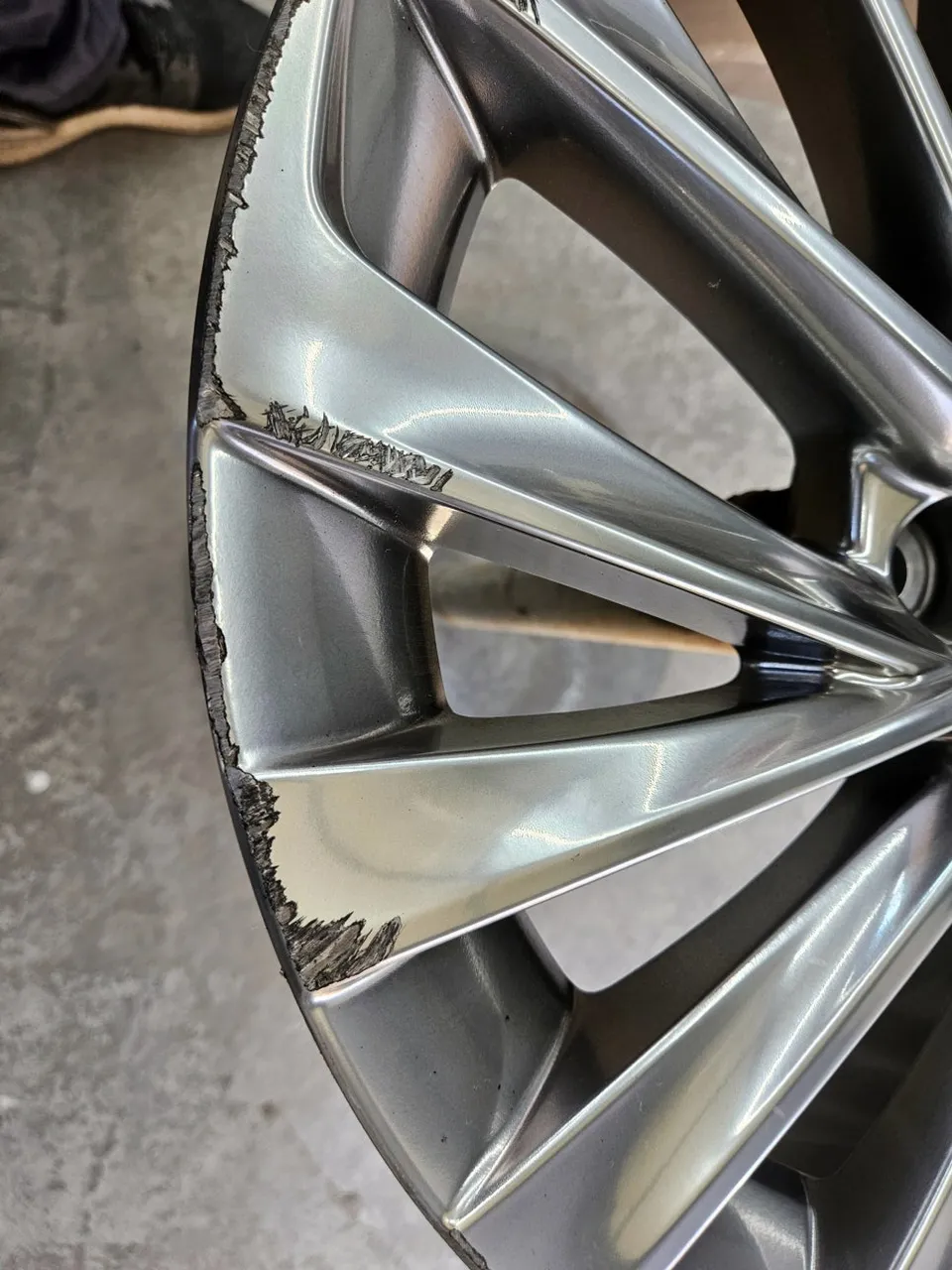 Lexus ES 300h wheel repair - Lexus ES 300h Wheel Repair & Powder Coating Review photo 4