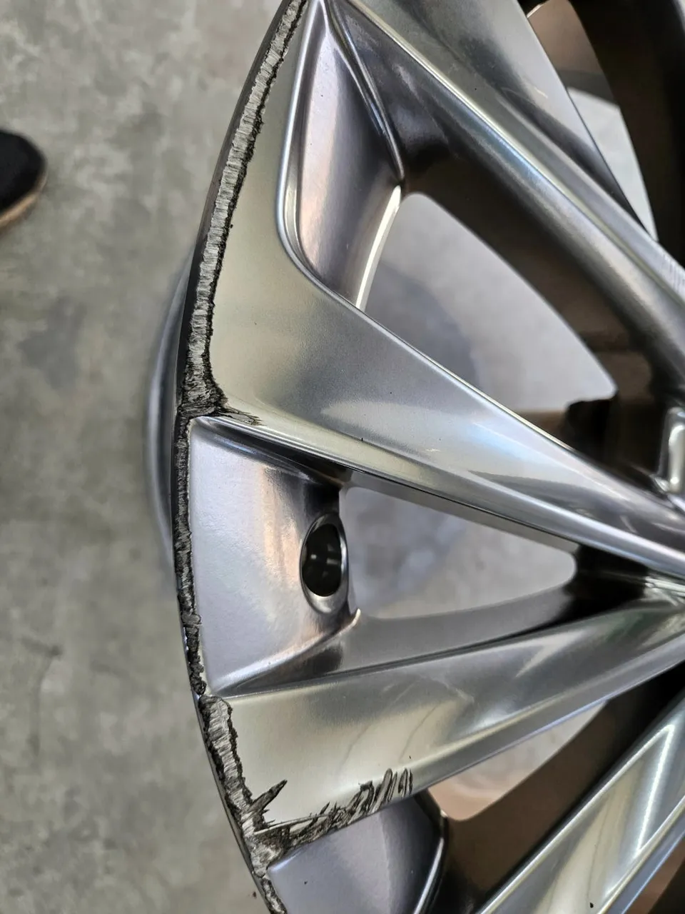 Lexus ES 300h wheel repair - Lexus ES 300h Wheel Repair & Powder Coating Review photo 5