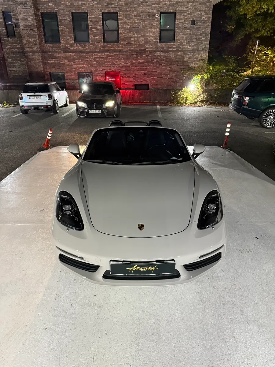 ポルシェ 718 Boxsterのカーラッピング事例|費用目安・仕上がり 施工写真 3-2