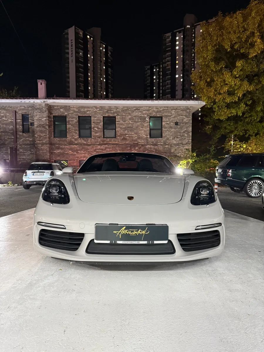 ポルシェ 718 Boxsterのカーラッピング事例|費用目安・仕上がり 施工写真 1-3