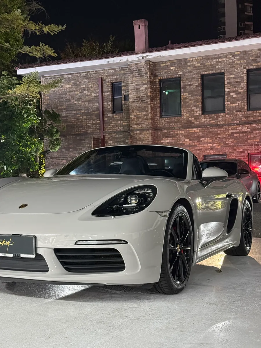 ポルシェ 718 Boxsterのカーラッピング事例|費用目安・仕上がり 施工写真 3-3