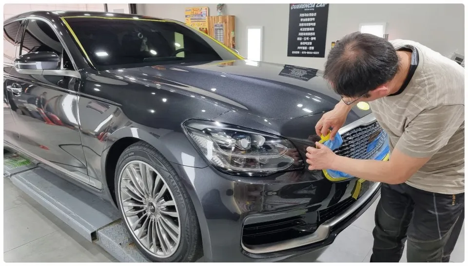 Kia K900のガラスコーティング事例|傷・汚れ除去と艶 施工写真 1-2