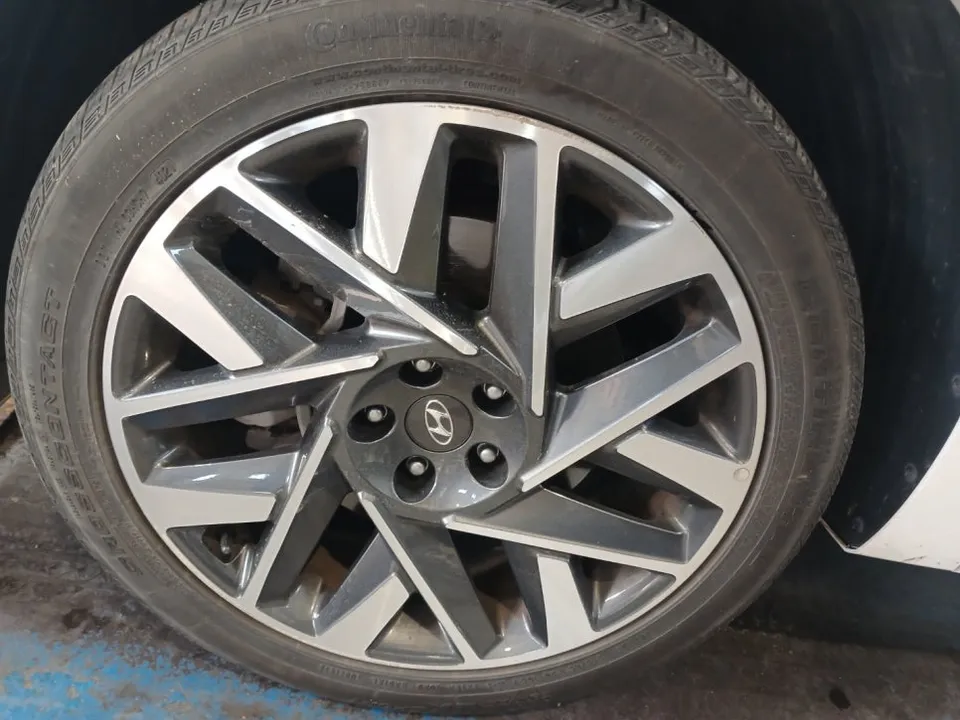 Hyundai Santa Feのホイールリペア・塗装事例 施工写真 1-2