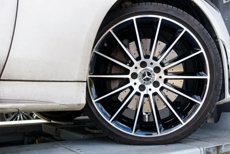 Mercedes-Benz CLSのホイールリペア・塗装事例 施工写真 2-2