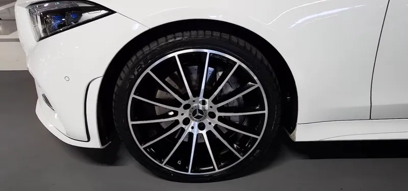 Mercedes-Benz CLSのホイールリペア・塗装事例 施工写真 4-2