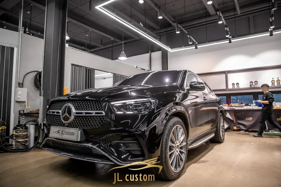 Mercedes-Benz GLE Ambient Lighting Review — Enhanced Interior Lux photo 1