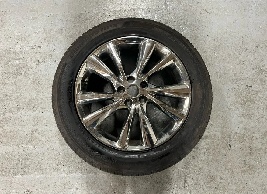 Kia Carnivalのホイールリペア・塗装事例 施工写真 4-2