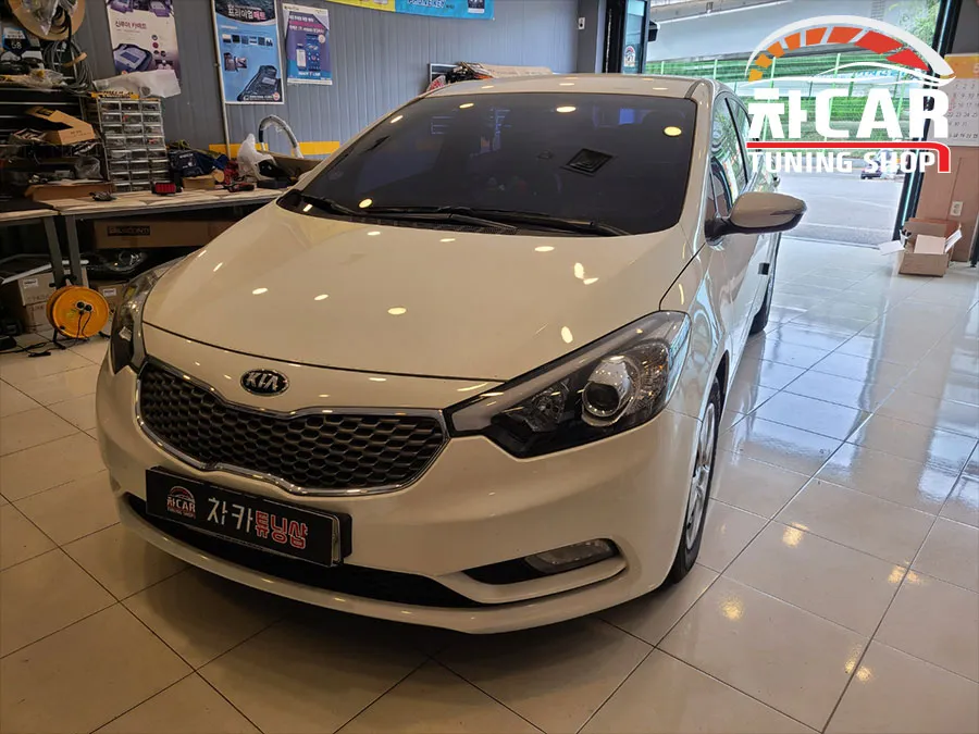 Kia K3のドライブレコーダー取付事例 施工写真 5