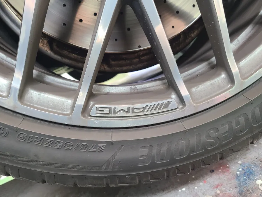 Mercedes-Benz AMG GTのホイールリペア・塗装事例 施工写真 4-1