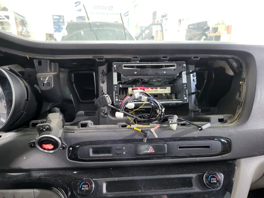 Kia Carnival KA4のAndroid Auto・CarPlay取付事例 施工写真 4-1