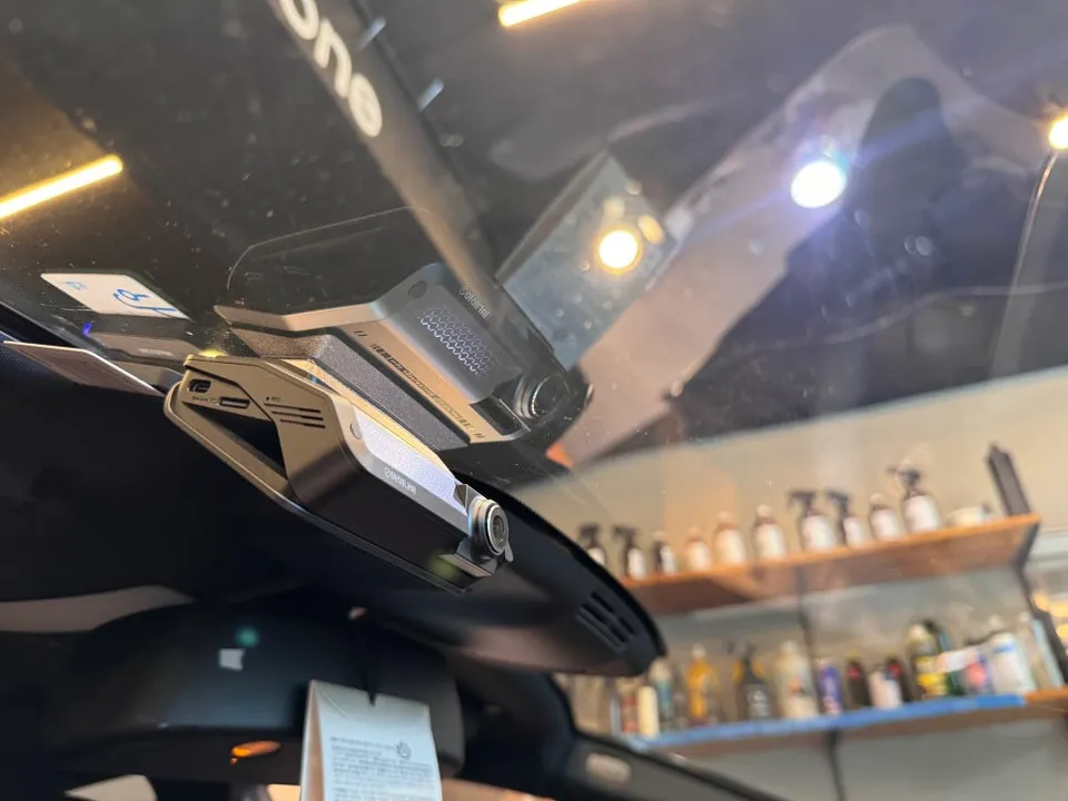 Mercedes-Benz CLS63 AMG dash cam - Mercedes-Benz CLS63 AMG Dash Cam Installation - Battery Drain Sol photo 4