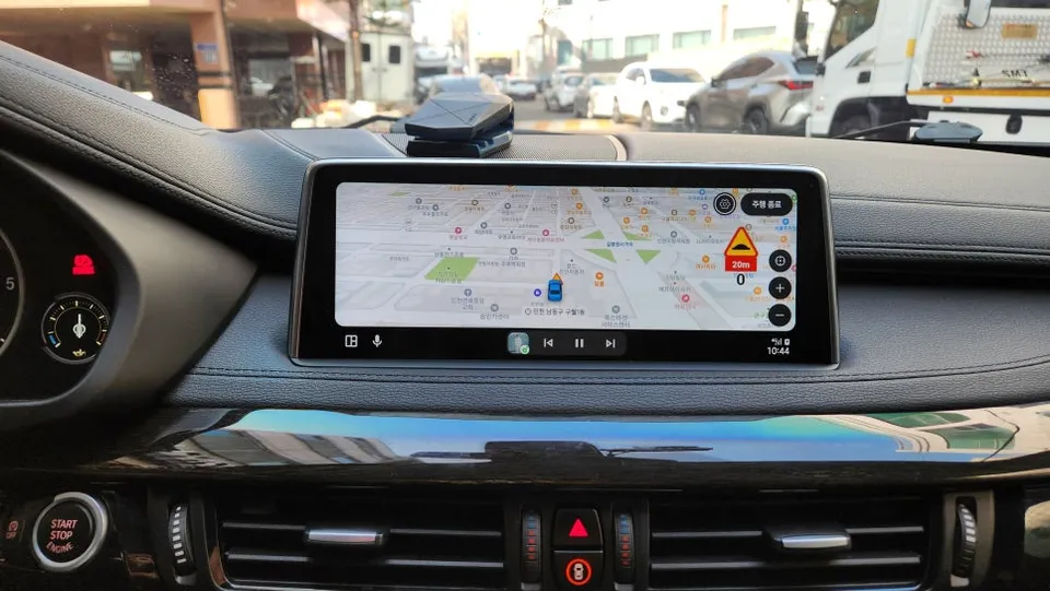 BMW X6 F16のAndroid Auto・CarPlay取付事例 施工写真 3-2