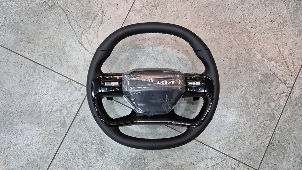 Kia Sorento MQ4 steering wheel - Kia Sorento MQ4 Steering Wheel Customization Review photo 3