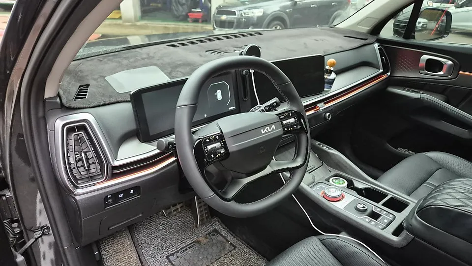 Kia Sorento MQ4 steering wheel - Kia Sorento MQ4 Steering Wheel Customization Review photo 4