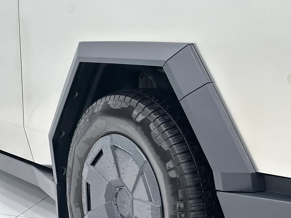 Tesla Cybertruck PPF施工事例｜費用目安と仕上がり 施工写真 1-1