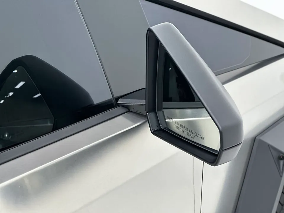 Tesla Cybertruck PPF施工事例｜費用目安と仕上がり 施工写真 3-1