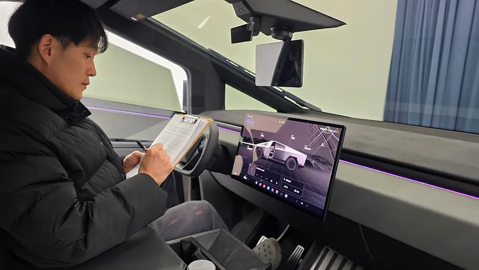 Tesla Cybertruck PPF施工事例｜費用目安と仕上がり 施工写真 1-3