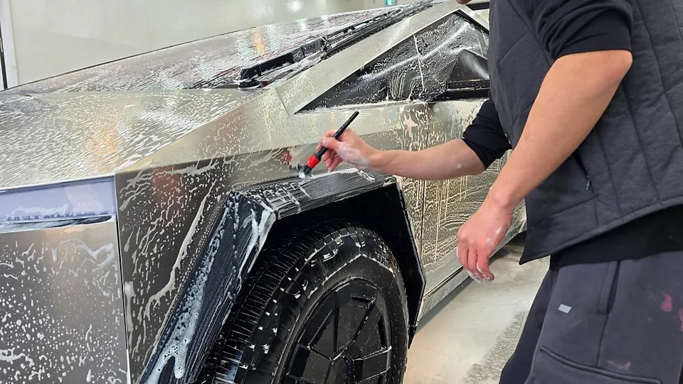 Tesla Cybertruck PPF施工事例｜費用目安と仕上がり 施工写真 3-3