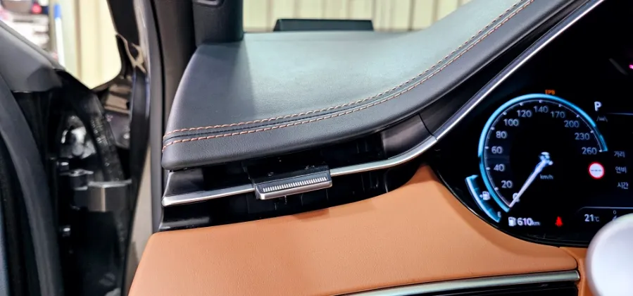 Genesis GV70 ambient lighting installation result