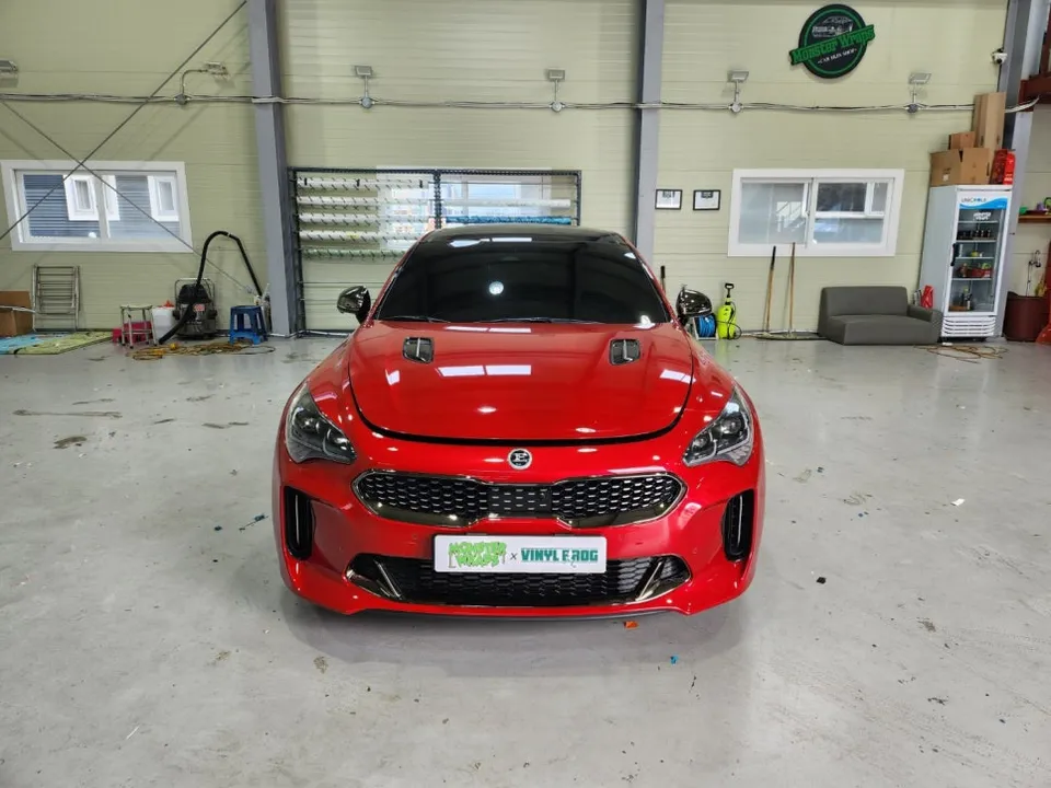 Kia Stingerのカーラッピング事例|費用目安・仕上がり 施工写真 1-1