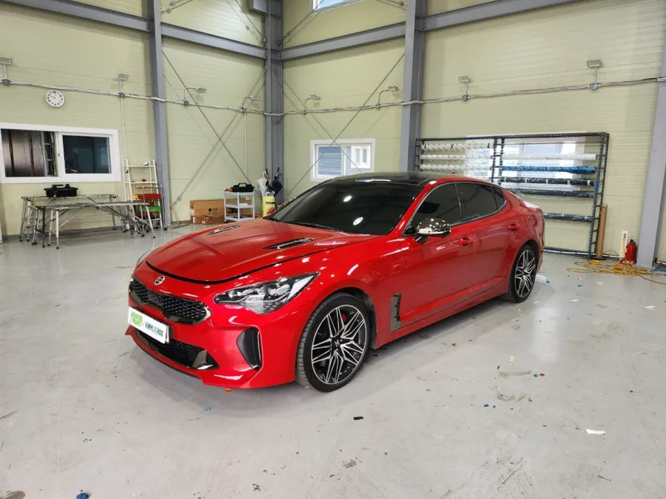 Kia Stingerのカーラッピング事例|費用目安・仕上がり 施工写真 2-1