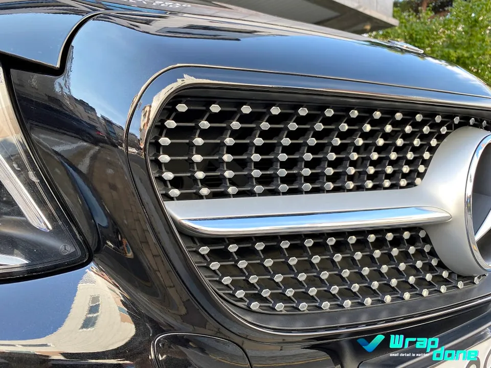 Mercedes-Benz Eクラスクーペのカーラッピング事例 施工写真 2-1
