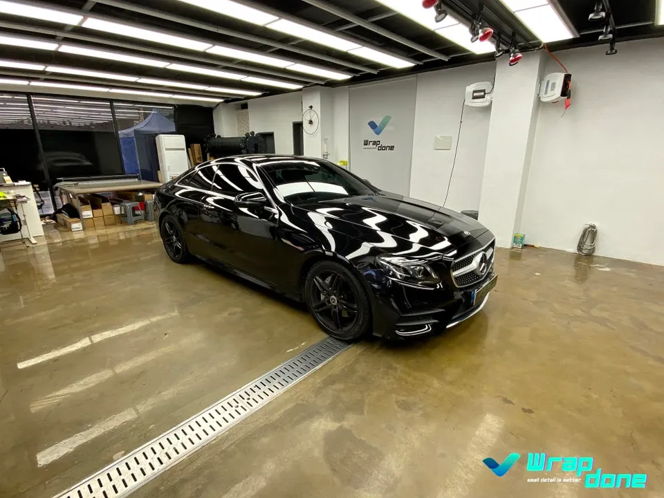 Mercedes-Benz Eクラスクーペのカーラッピング事例 写真