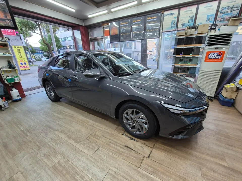 Hyundai Elantraのカーフィルム施工事例｜費用目安・仕上がり 施工写真 3-1