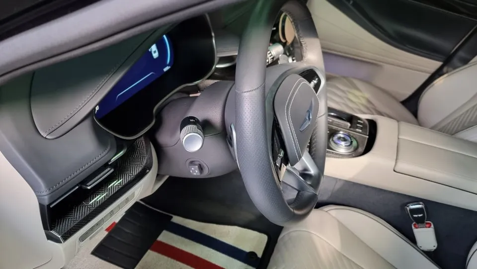 Genesis G80 RG3 steering wheel - Genesis G80 RG3 Steering Wheel Customization Review photo 2