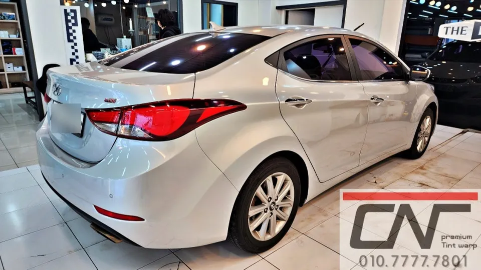 Hyundai Elantra MDのカーフィルム施工事例 施工写真 4