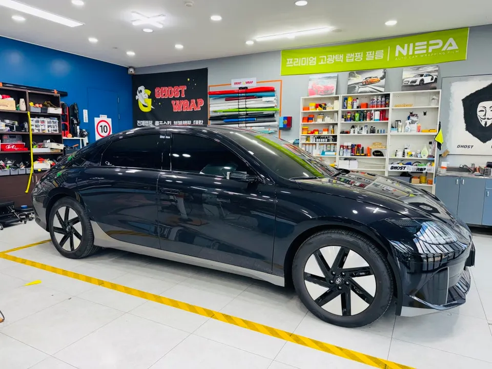 Hyundai IONIQ 6のカーラッピング事例|費用目安・仕上がり 施工写真 3-1