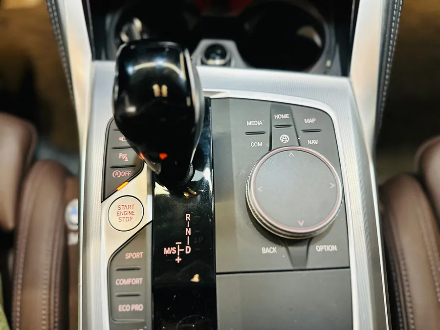BMW 4 Series G22 steering wheel - BMW 4 Series G22 Custom Steering Wheel Review photo 3