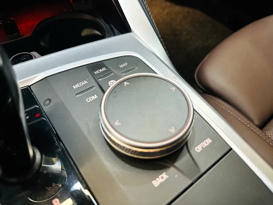 BMW 4 Series G22 steering wheel - BMW 4 Series G22 Custom Steering Wheel Review photo 5