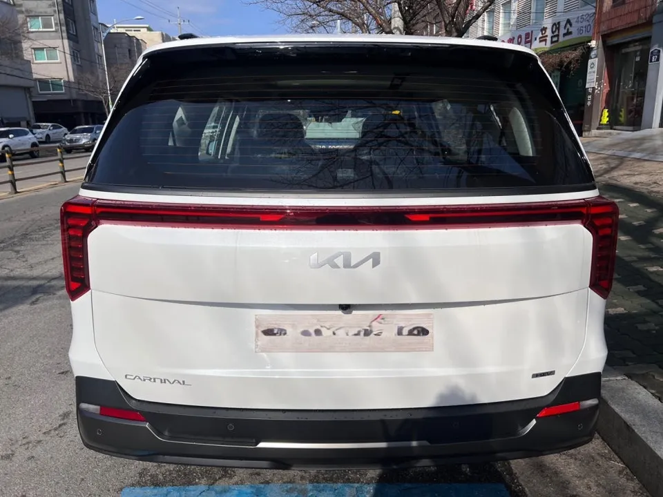 Kia Carnival Hybrid new car package - Kia Carnival Hybrid New Car Package Review: Cost & Results photo 3