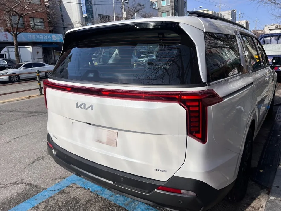 Kia Carnival Hybrid new car package - Kia Carnival Hybrid New Car Package Review: Cost & Results photo 4