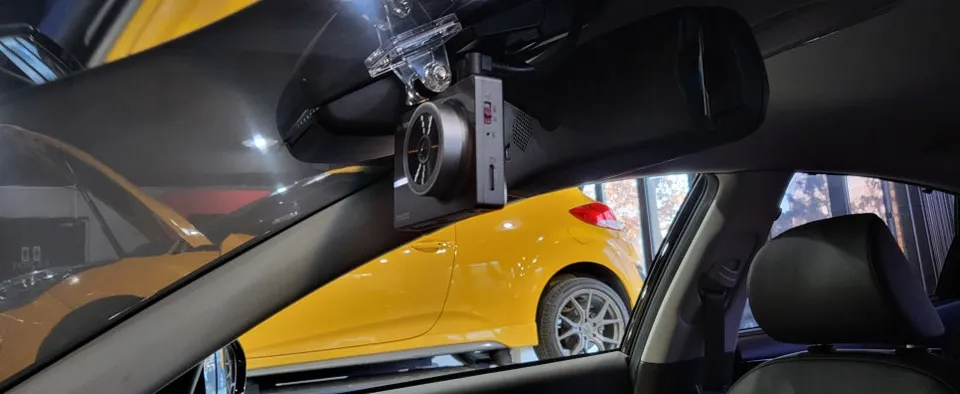 Kia K7のドライブレコーダー取付事例|費用目安・仕上がり 施工写真 1-2