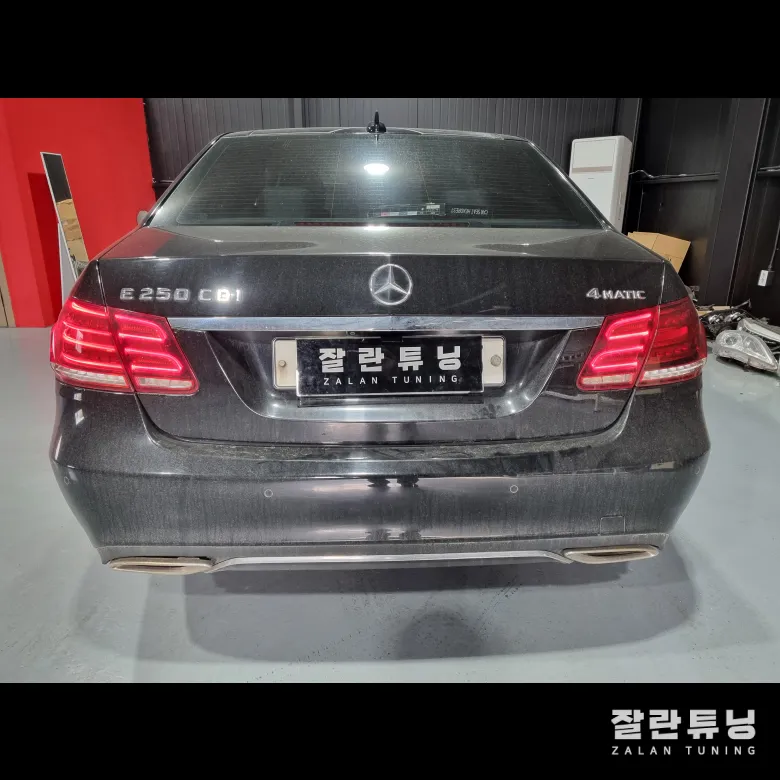 Mercedes-Benz E-Class W212 Tail Light Repair Review — Affordable photo 2