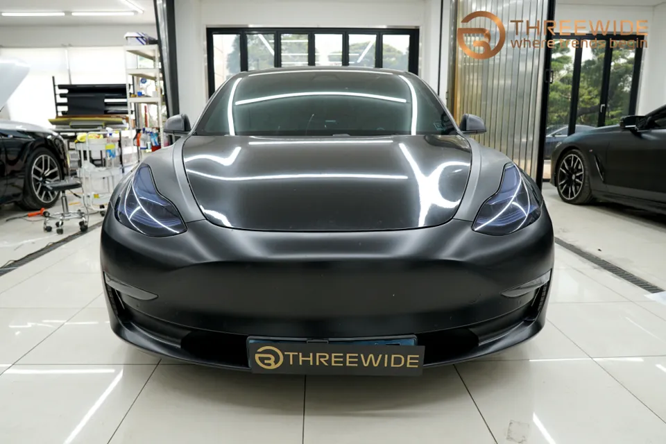 Tesla Model 3のカーラッピング事例：サクラピンクの魅力 施工写真 3-1
