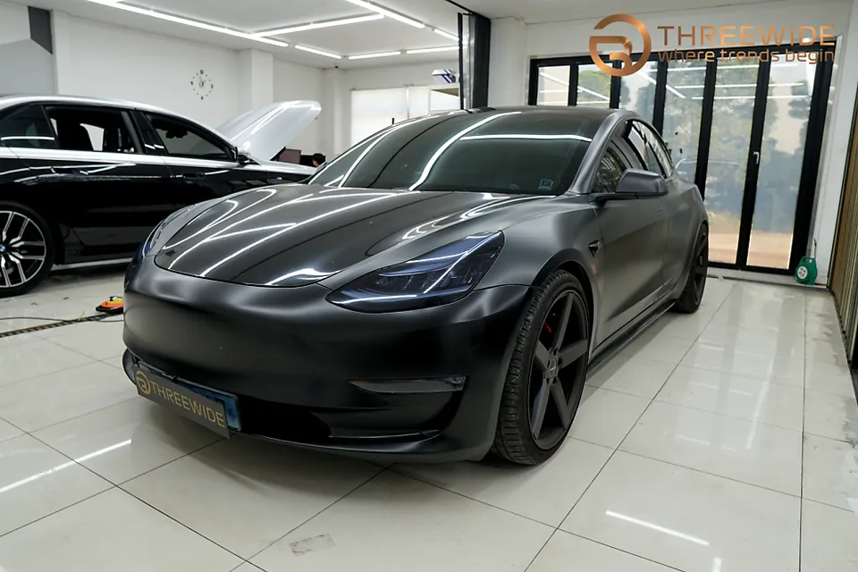 Tesla Model 3のカーラッピング事例：サクラピンクの魅力 施工写真 3-3