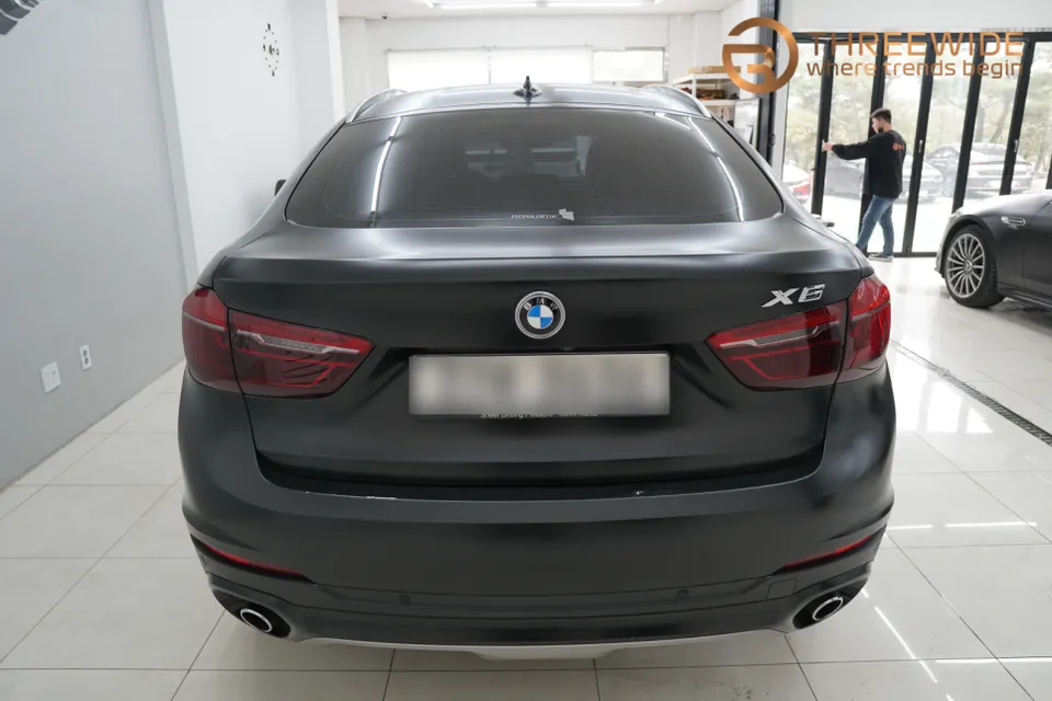 BMW X6 カーラッピング事例|サテンヴァンパイアレッドの費用と仕上がり 施工写真 2-1