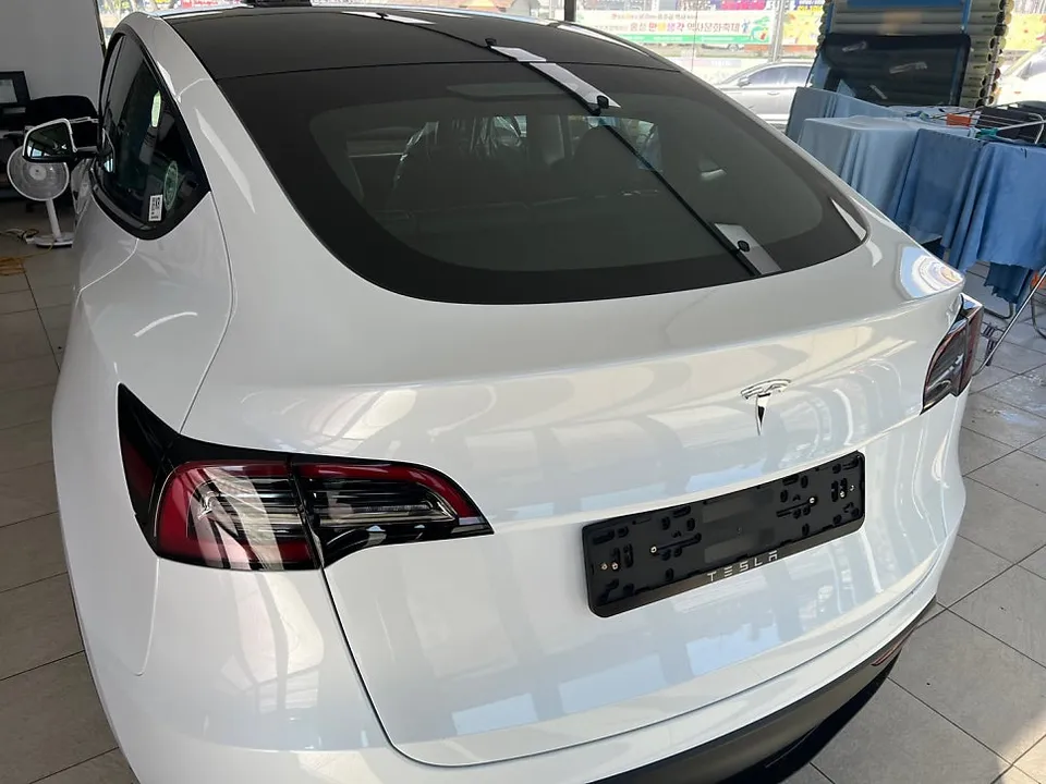 Tesla Model Y window tinting - Tesla Model Y Window Tinting Review: Solargard Saturn Perfection photo 3