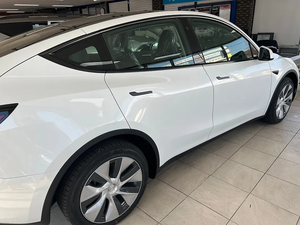Tesla Model Y window tinting - Tesla Model Y Window Tinting Review: Solargard Saturn Perfection photo 4