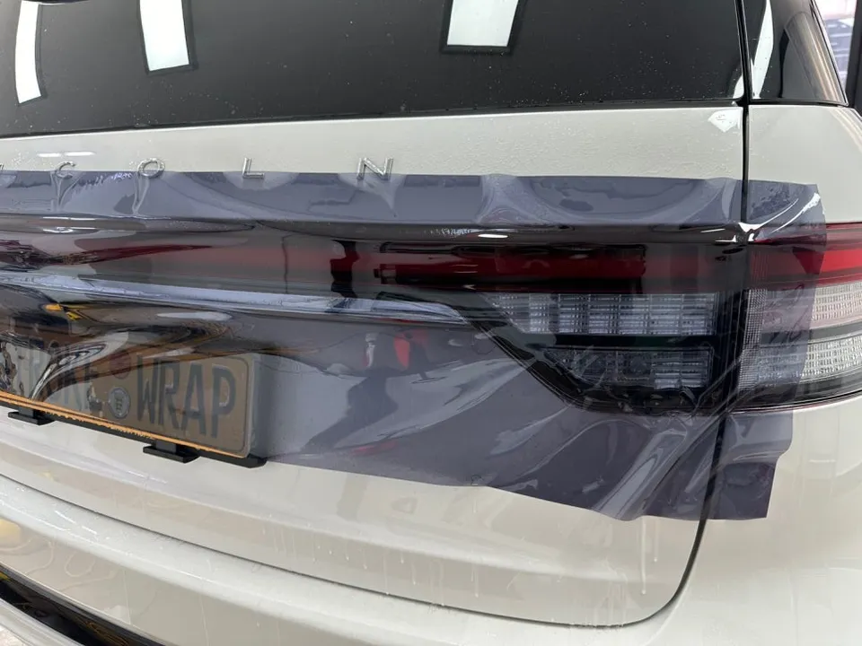 Lincoln Aviator PPF施工事例|スモークフィルムでドレスアップ 施工写真 1-3