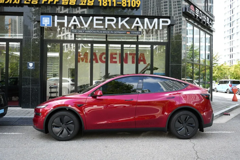 Tesla Model Y window tinting - Tesla Model Y Window Tinting Review: 30% 10% 5% Tints photo 3