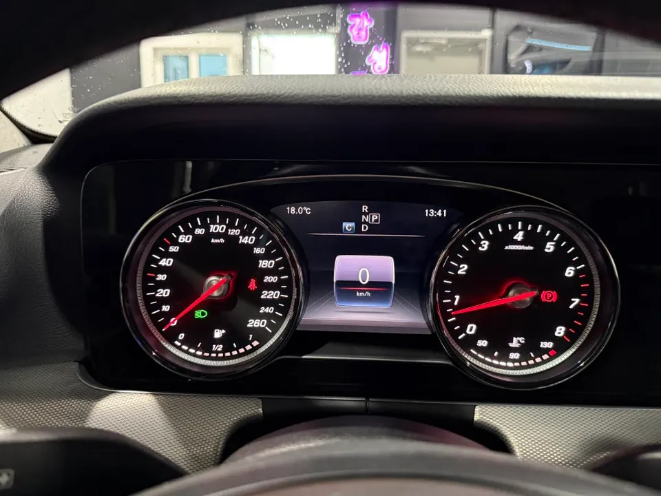 Mercedes-Benz E-Class W213 ambient lighting - Mercedes-Benz E-Class W213 Ambient Lighting Review photo 3